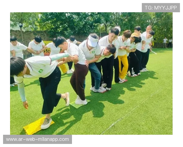 “团队精神：幕后英雄的坚守与执着”，团队精神人物