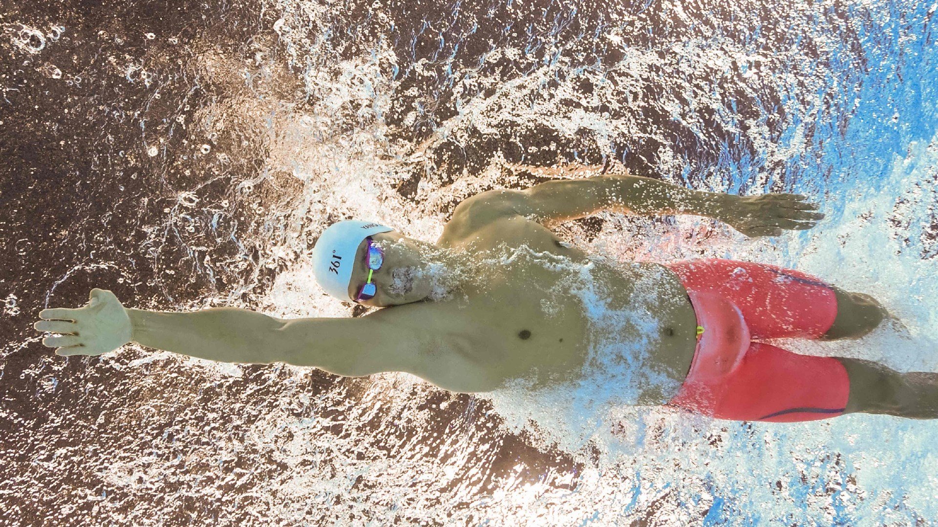 慢动作回放:比赛中的经典瞬间解析,比赛时的动作